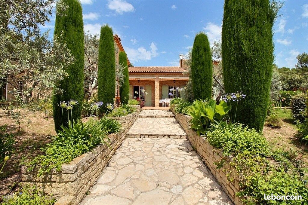 Maison 9 pièces 210 m² · à Crillon-le-Brave · 210 m² · 590 000 €