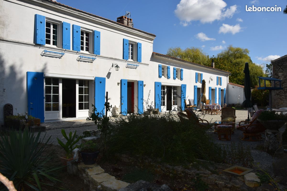 Maison 6 pièces 190 m² · à Saint-Hilaire-de-Villefranche · 190 m² · 359 000 €