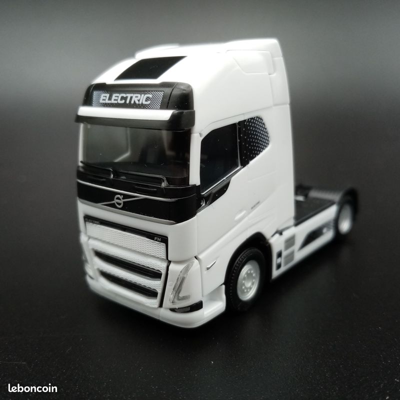 HERPA - Accessoires pour camion VOLVO FH Gl. 2020 - 2 cabines - 1/87