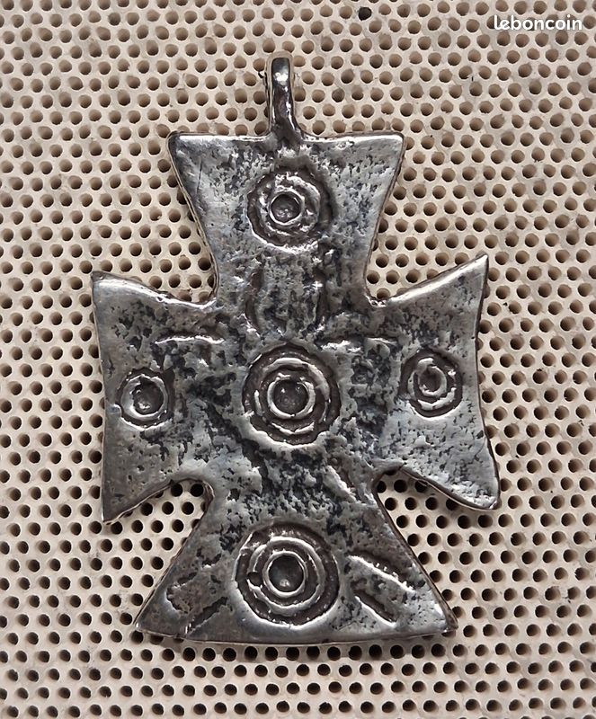 Pendentif byzantine. Reproduction de bijoux romains, phéniciens et grecs (image 1)