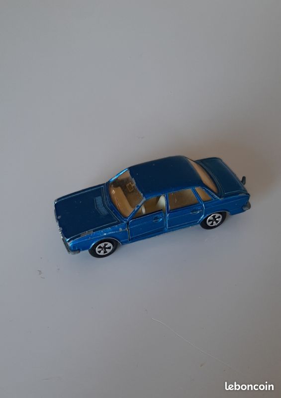 MAJORETTE - VOLKSWAGEN K70 + Caravane St Tropez -N° 210 -ECH 1/60 made