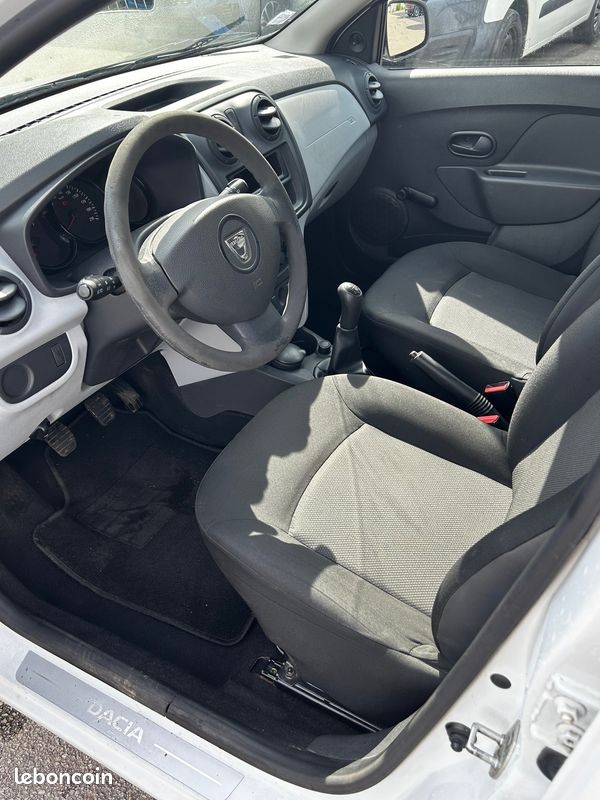 Dacia Sandero Ambiance 1.2 16v 75ch (image 3)
