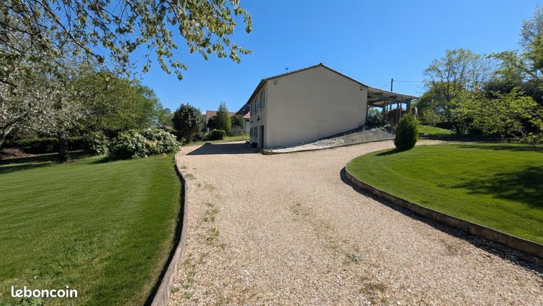À vendre – Maison 3 pièces 160 m² dont grand garage – La Chapelle-Gonaguet (24350)