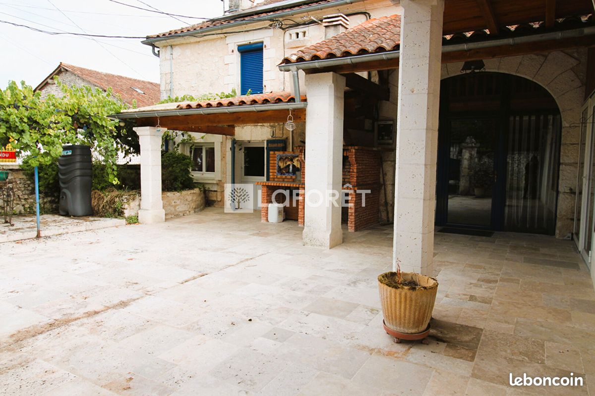Maison 8 pièces 276 m² · à Mareuil en Périgord · 276 m² · 212 000 €