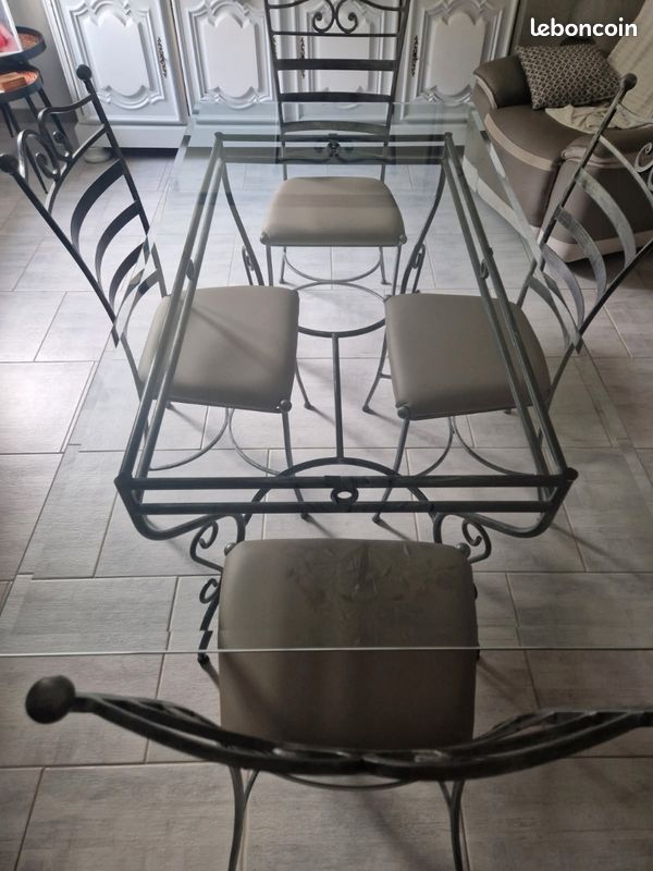 Table en verre et chaises (image 1)