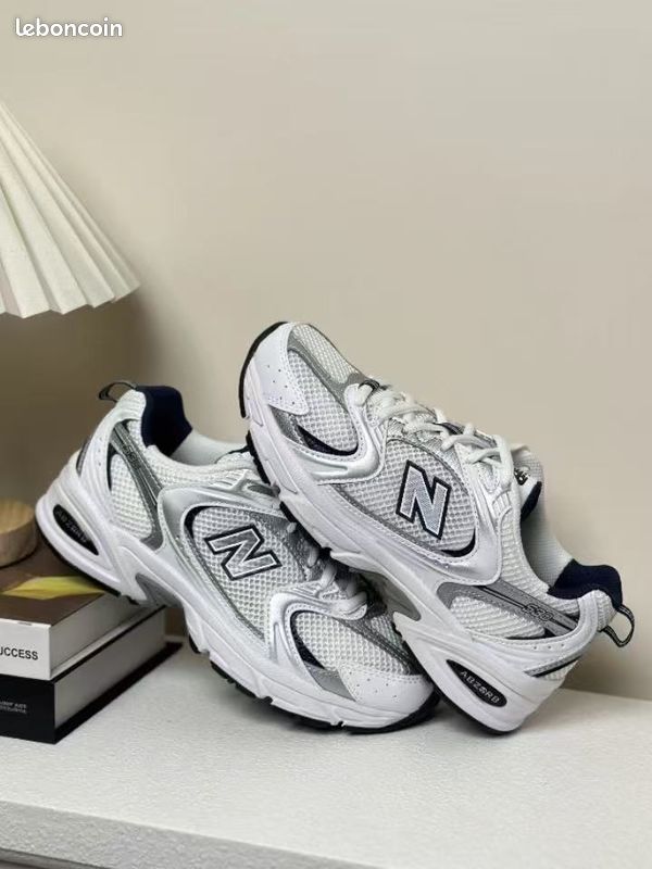 Chaussure NewBalance Blanc 530 42.5(EU) neuve (image 1)