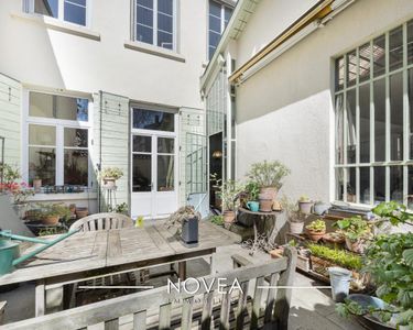 Maison 1 100 000 € - 225 m²