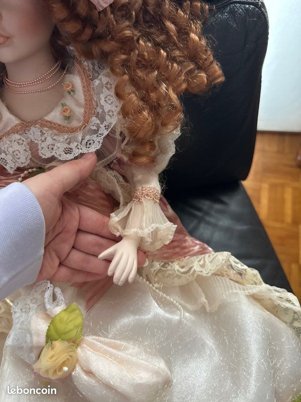 POUPEE DE COLLECTION EN PORCELAINE 38 cm très bon états