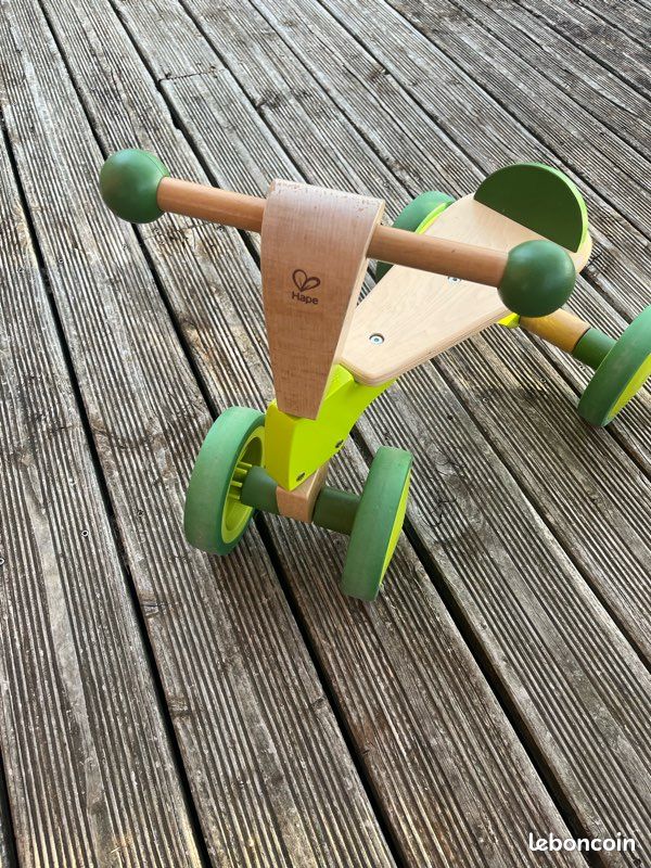 Tricycle bois Hape (image 1)