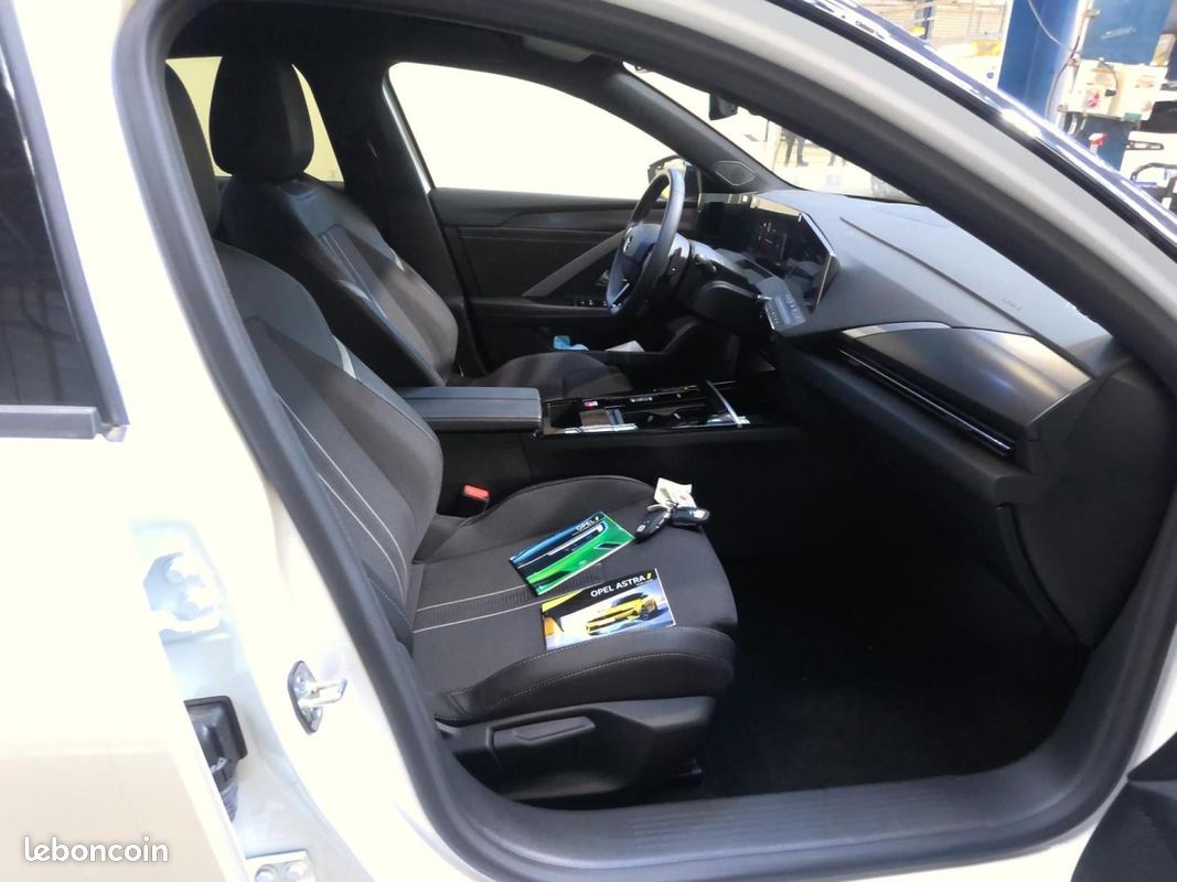Opel Astra 1.6 Turbo 225ch Hybrid GSe BVA8 / CHARGEUR 7.4KW + CAR PLAY (image 4)
