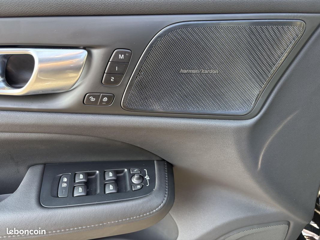 VOLVO V60 Micro hybride essence B4 197 ch DCT7 Ultra Style Dark (image 4)