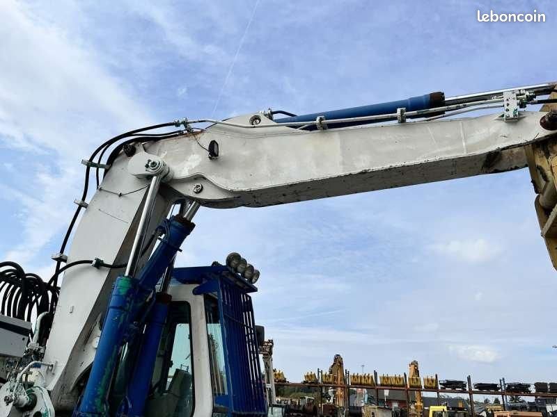 Liebherr R924B HD-SL + PINCE A FERRAILLES (image 8)
