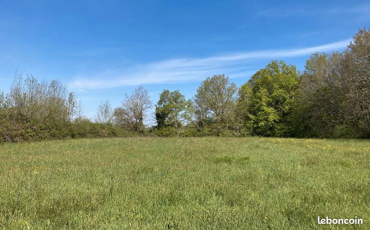 Terrain 4 618 m² Hautefort