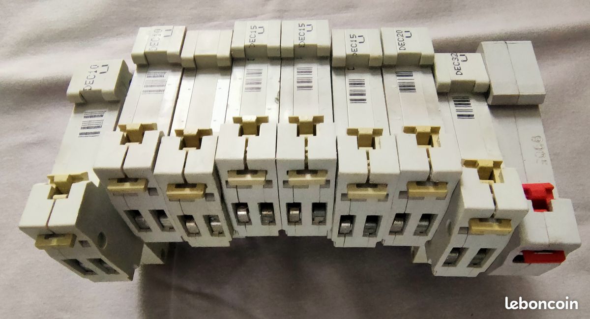 9 disjoncteurs (sans fusible) MULTI 9 marque Merlin Gerin (Schneider) (image 3)