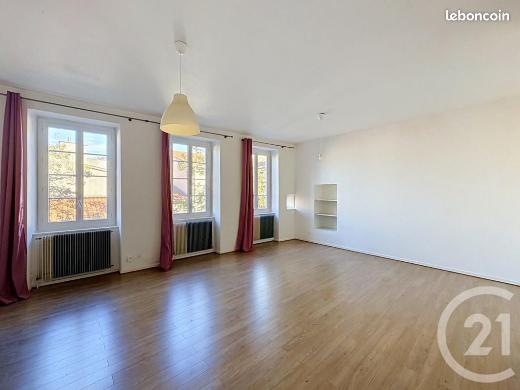 Appartement 3 pièces 102 m² · à Clermont-Ferrand · 102 m² · 890 €/mois
