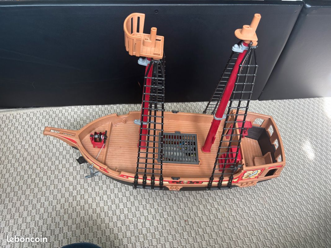 Bateau pirate (image 1)