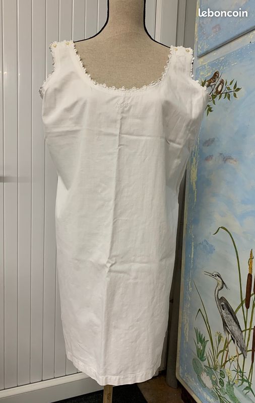 Chemise de nuit ancienne sans manches (lot 1) Vêtements