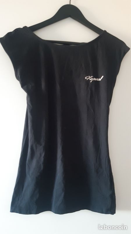 Tee-shirt Femme Kaporal Manches Courtes Taille S - Framboise Avec Clous Argentés - Occasion Très Bon état