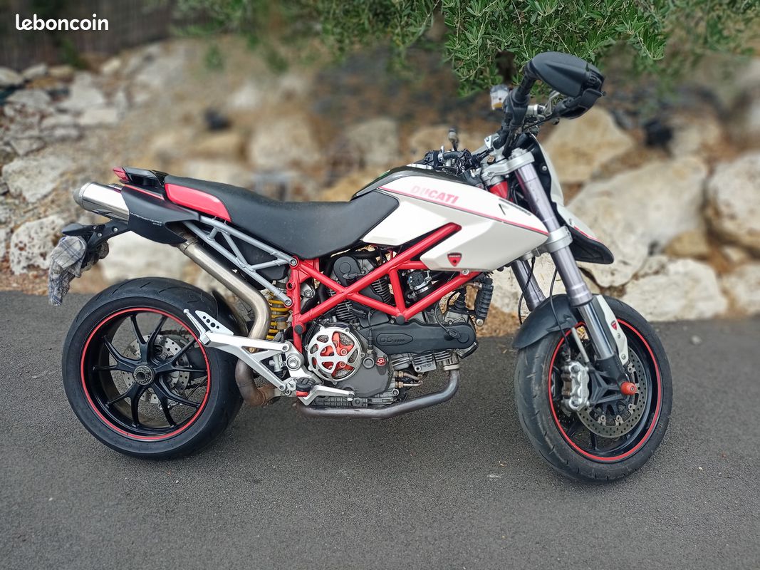 1100 hypermotard (image 1)