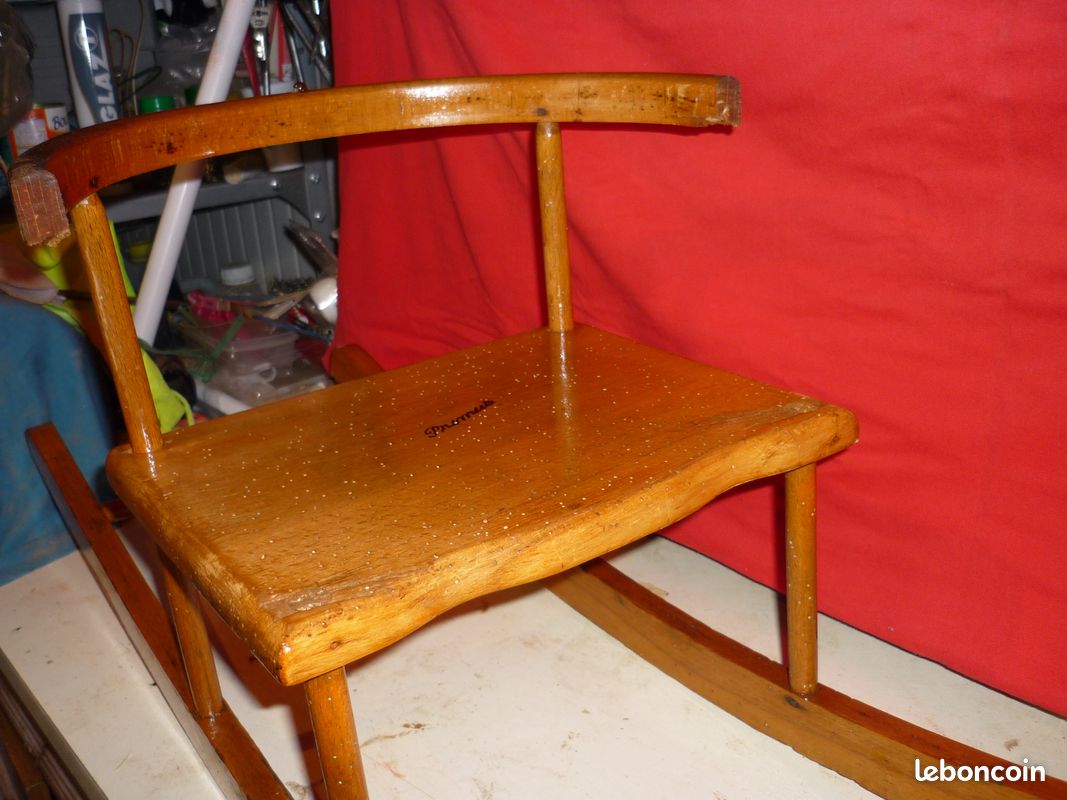 Chaise a bascule en bois pour enfant (image 2)