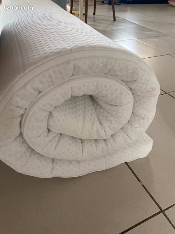 Sur matelas IKEA (image 1)