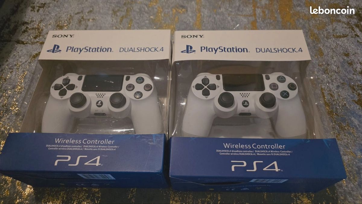 Deux manettes de ps4 neuves (image 1)