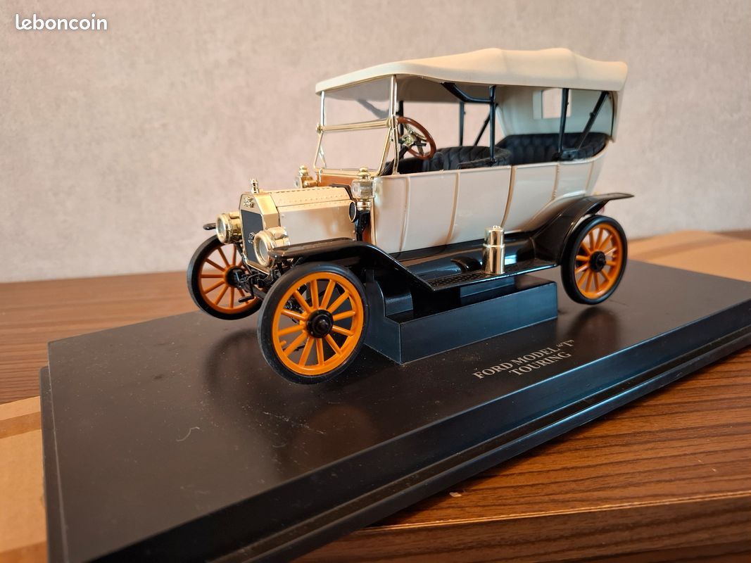 Ford Model T Touring Universal Hobbies 1/18 - Collection