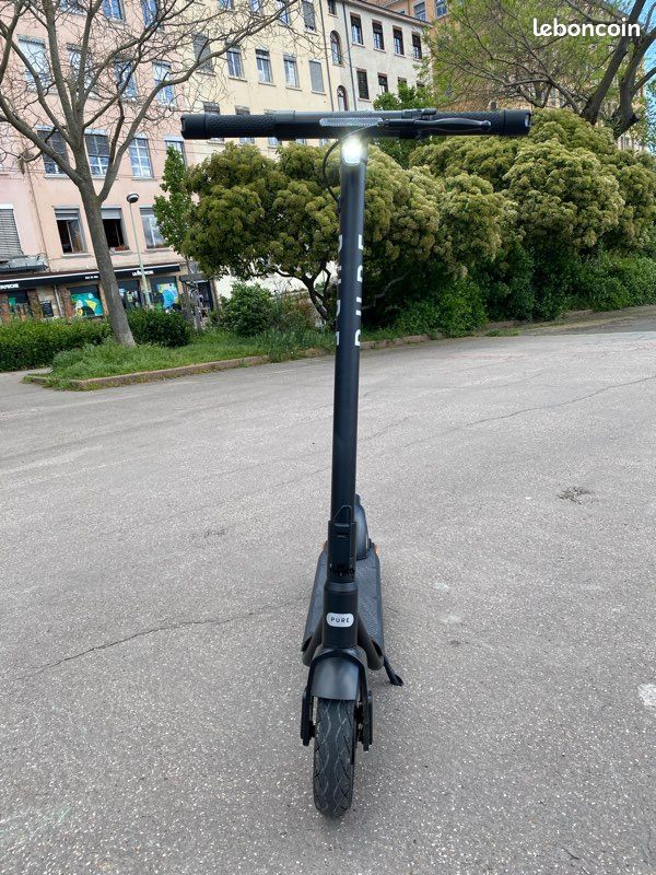 À SAISIR – Trottinette électrique Pure Air³ Pro 710W Noir – Comme Neuve (image 2)