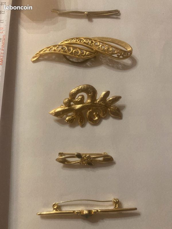 Broche Vintage En Métal Doré Avec Pierres - Occasion