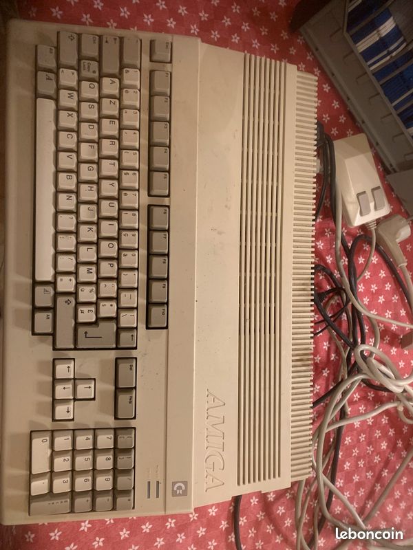 AMIGA 600 et nombreux jeux (image 1)