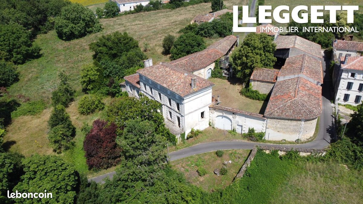 Maison 8 pièces 250 m² - Mosnac-Saint-Simeux 16120 (image principale 1)
