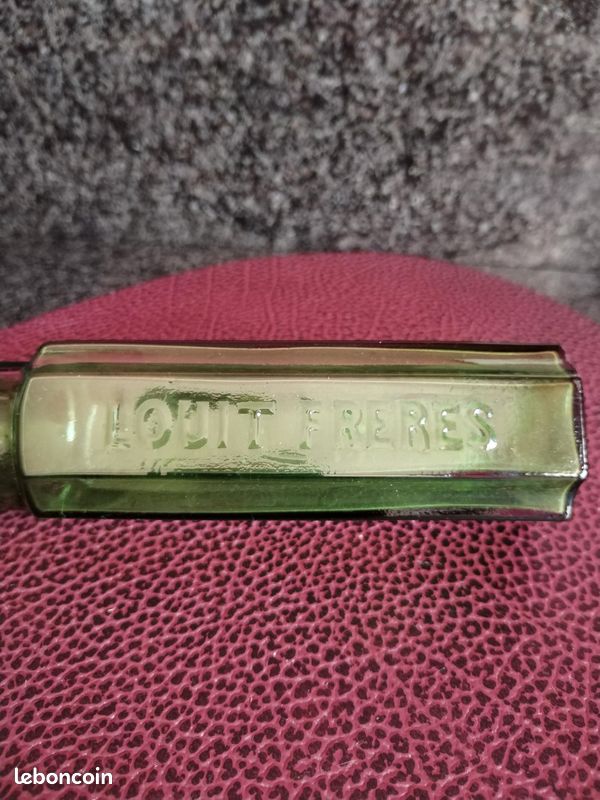Ancien flacon Louit Frères en verre vert, belle forme publicitaire, marquage moulé. Bel état général, quelques traces du temps. Hauteur 17 cm, largeur 4,5 cm. Objet de collection (image 7)