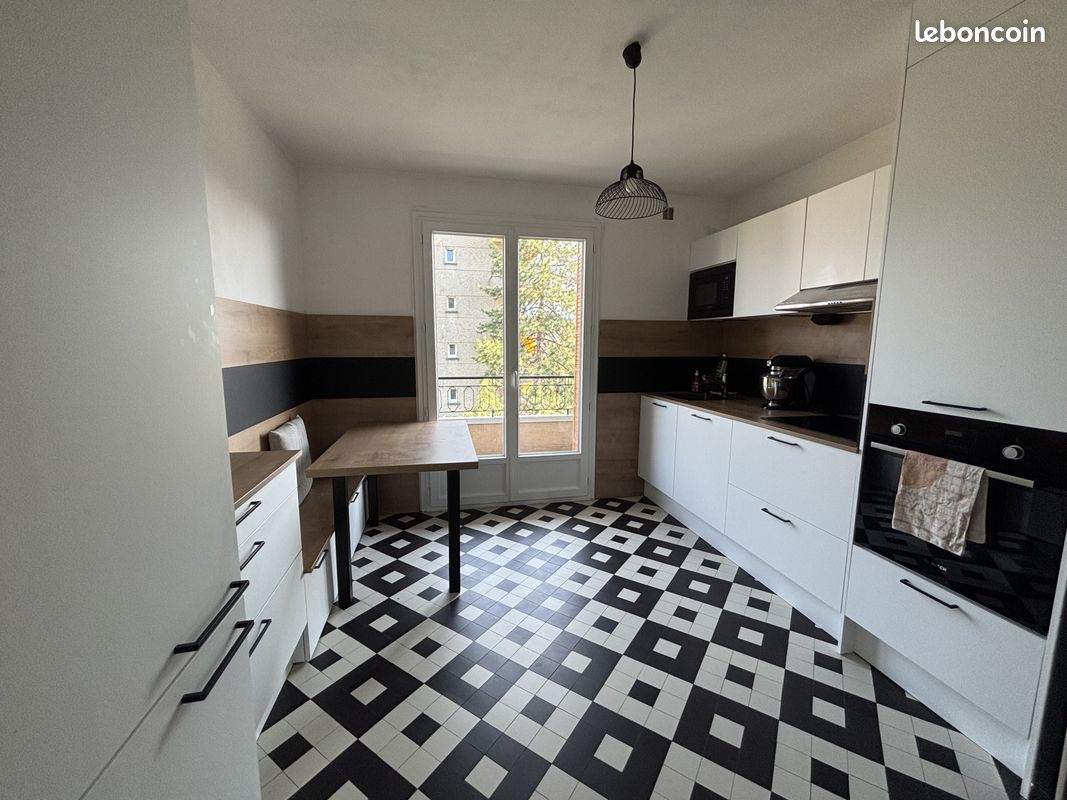 Appartement 3 pièces 80 m² · à Meylan · 80 m² · 1 050 €/mois