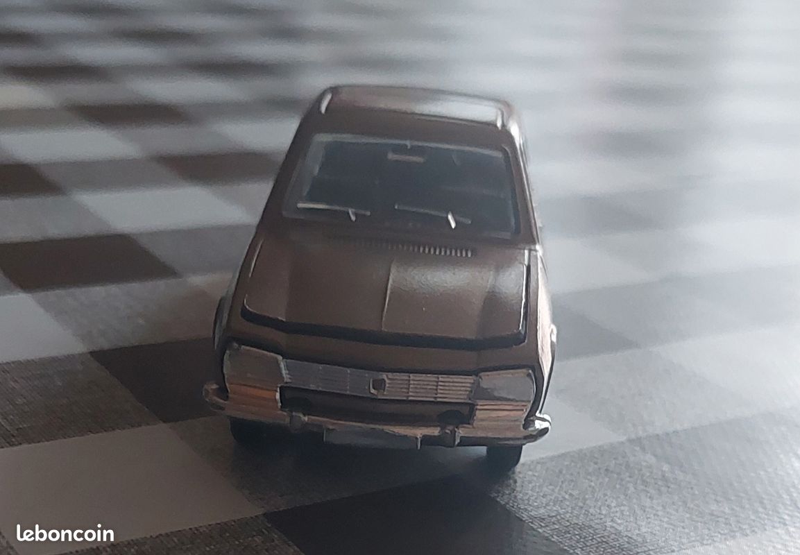 Dinky toys Peugeot 504 (image 2)