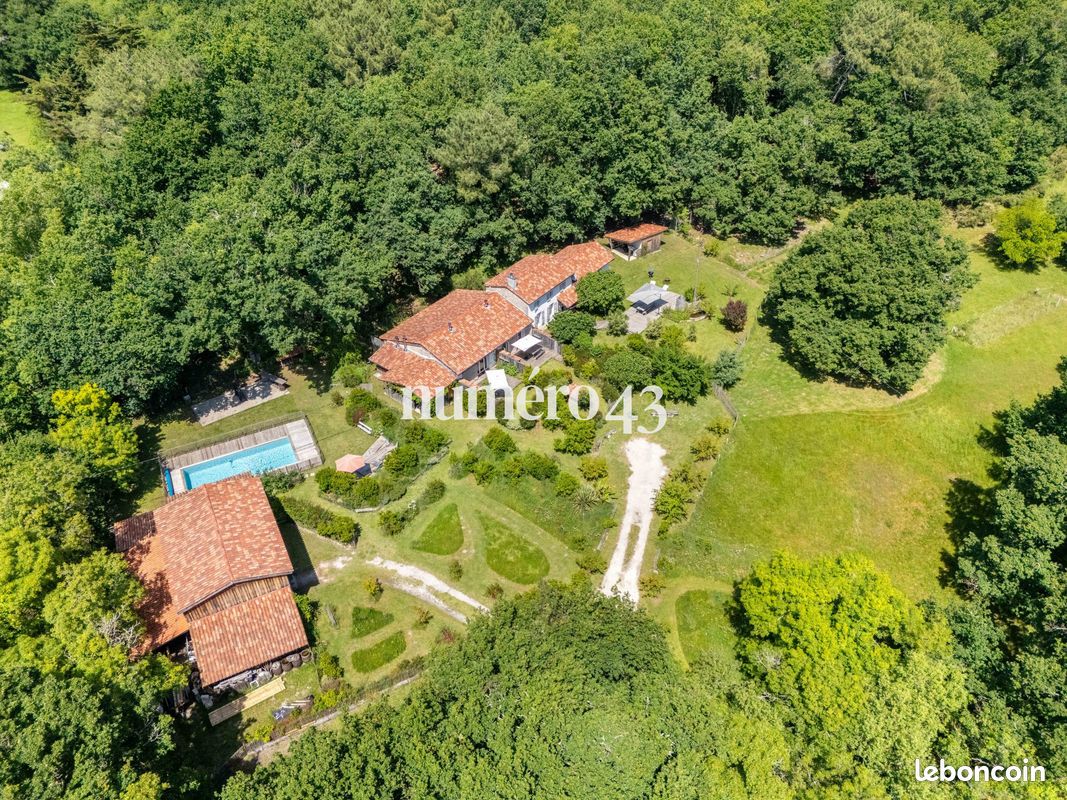 Maison 10 pièces 220 m² · à Vendays-Montalivet · 220 m² · 899 000 €