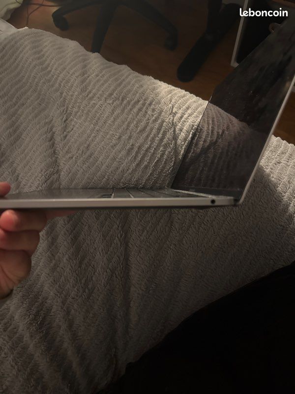 MacBook Pro 13 pouces (2020) – Touch Bar – 16 Go RAM – SSD 256 Go – AZERTY (image 2)