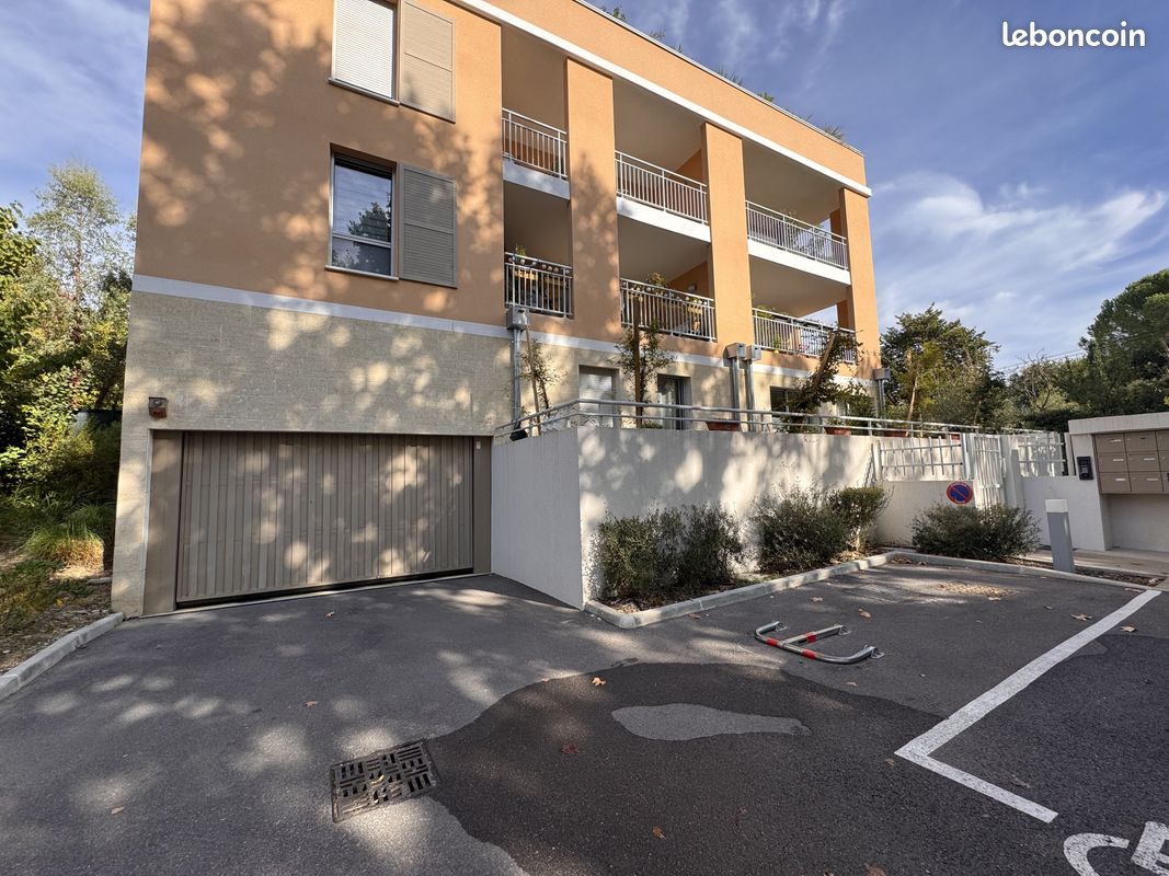 Parking 12 m² · à Aix-en-Provence · 12 m² · 100 €/mois