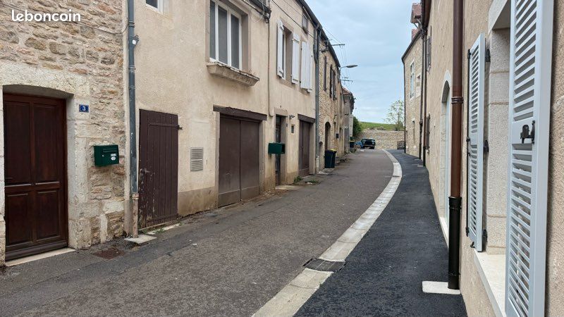 Parking 1 pièce 42 m² · à Pommard · 42 m² · 210 €/mois