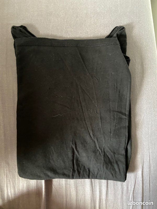 T shirt (image 2)