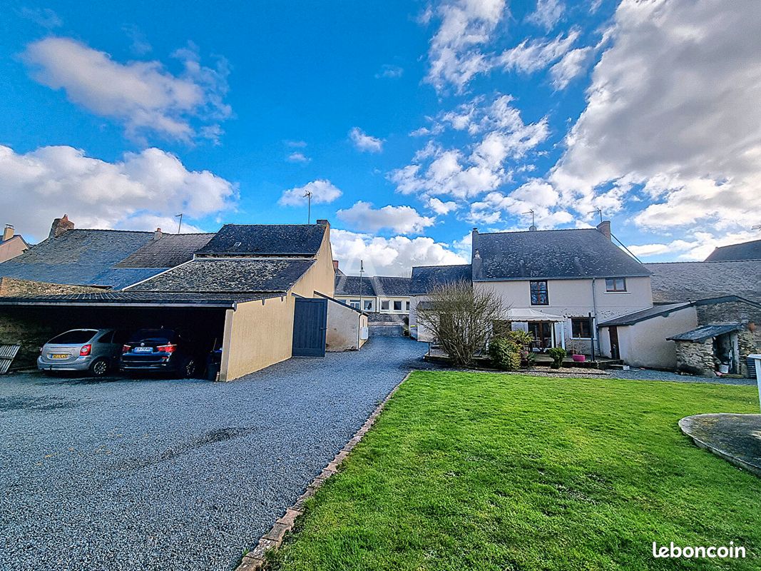 Maison 8 pièces 176 m² · à Miré · 176 m² · 250 000 €