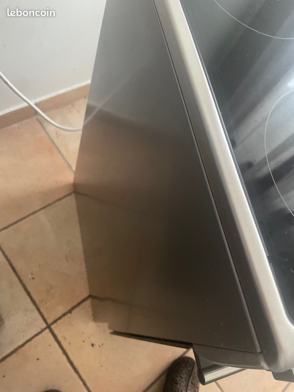 Cuisinière vitrocéramique Thomson TRMC51.4X 2200 W Noir et Argent (image 3)