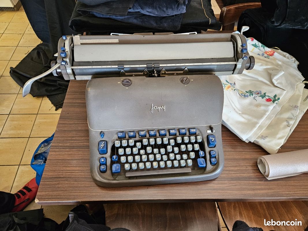 Machine à écrire Japy (image 1)