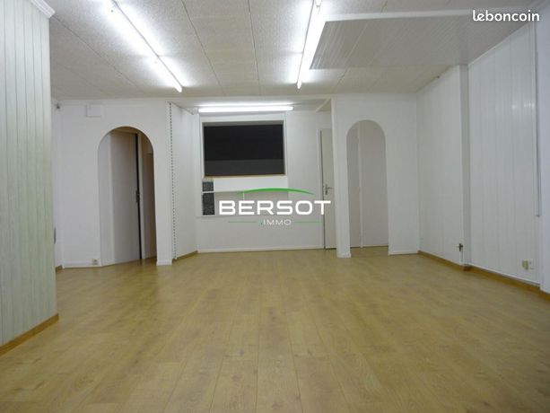 https://img.leboncoin.fr/api/v1/lbcpb1/images/ef/00/69/ef0069142aaed028b8d1c31b333a0428c4bda80c.jpg?rule=ad-image