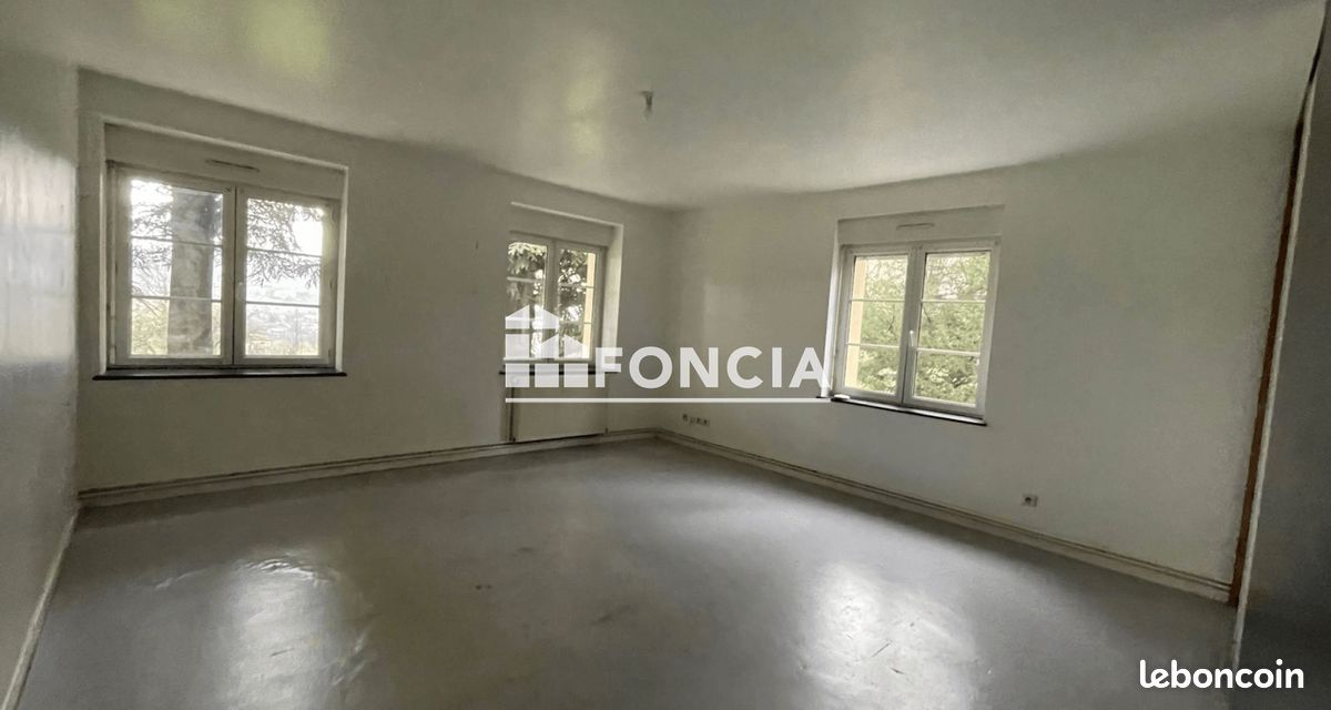 Appartement 3 pièces 83 m² · à Saint-Jean-Bonnefonds · 83 m² · 700 €