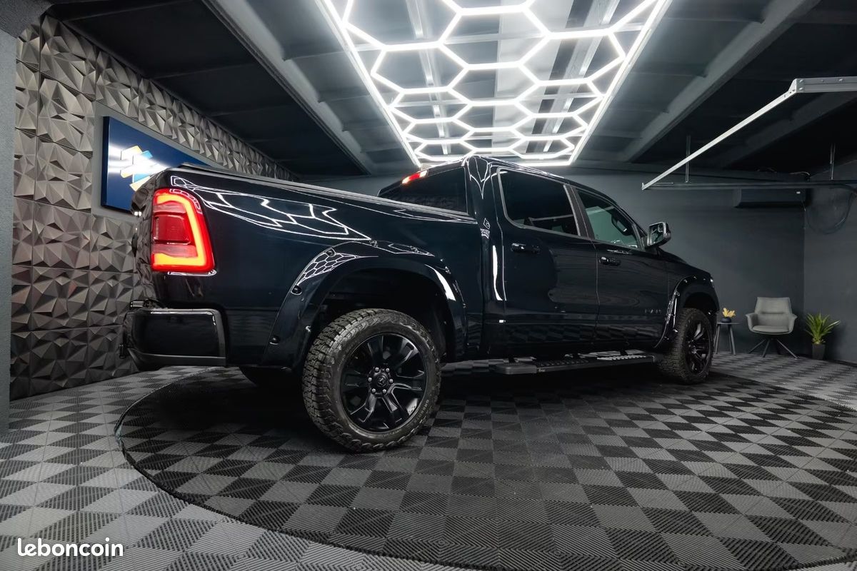 Dodge RAM 1500 Laramie Night Edition 5.7 HEMI 401 ch 4x4 – Alpine – 20” – Offroad (image 13)