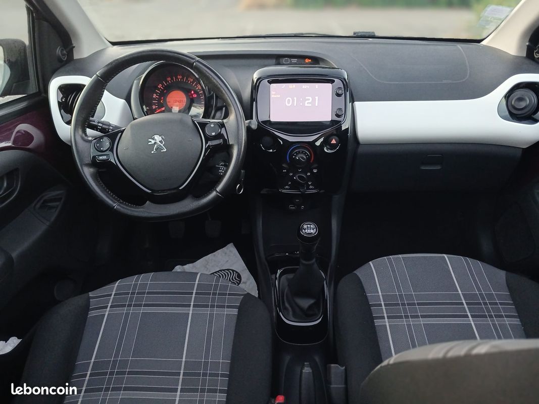 Peugeot 108 1.2 vti style 5 portes TOIT OUVRANT (image 3)