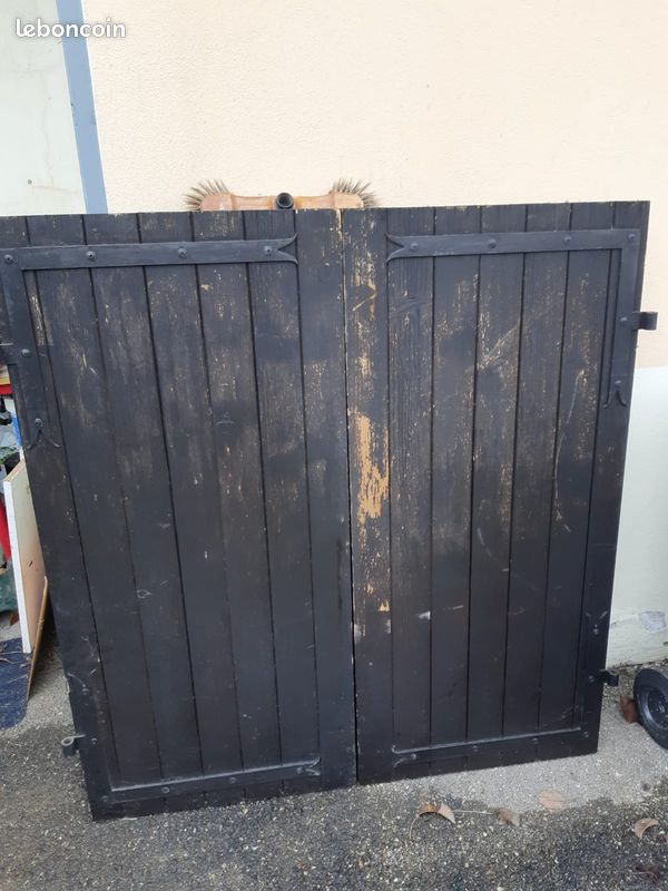 Volets battants dauphinois en bois (image 2)