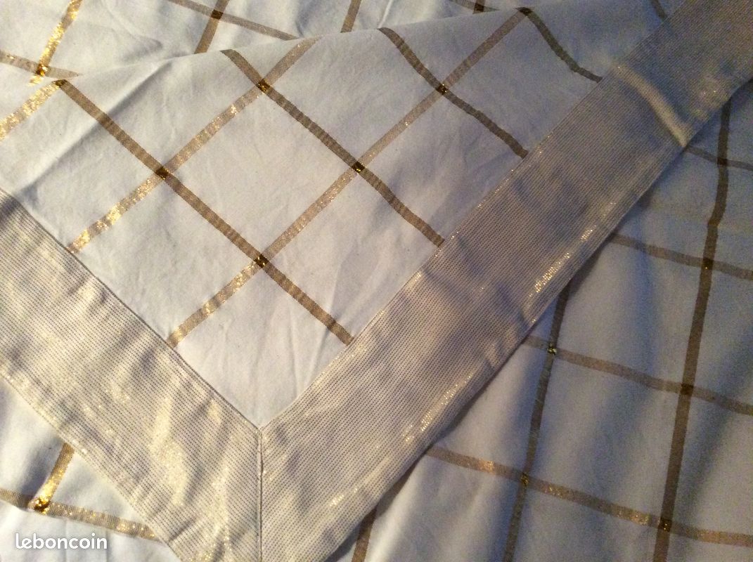Nappe filets dorés tissée main 146 x 240 cm (image 1)