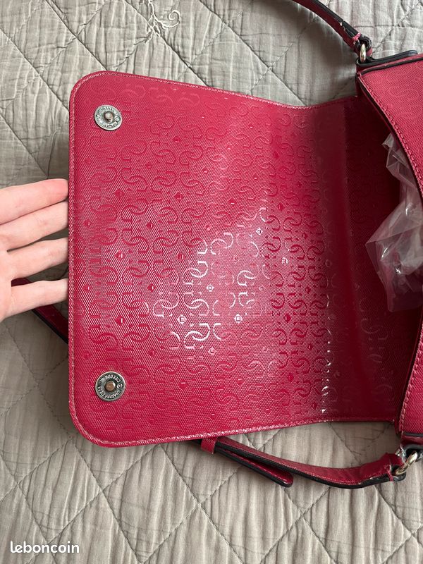 Magnifique sac à bandoulière GUESS rose framboise bordeaux très bon état (image 9)