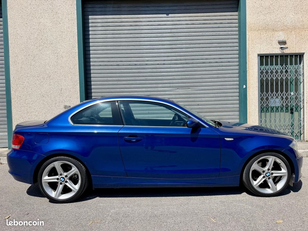 BMW SéRIE 1 COUPé 125i 3.0L 6 cylindres - Boîte manuelle - Montego Blue (image 9)